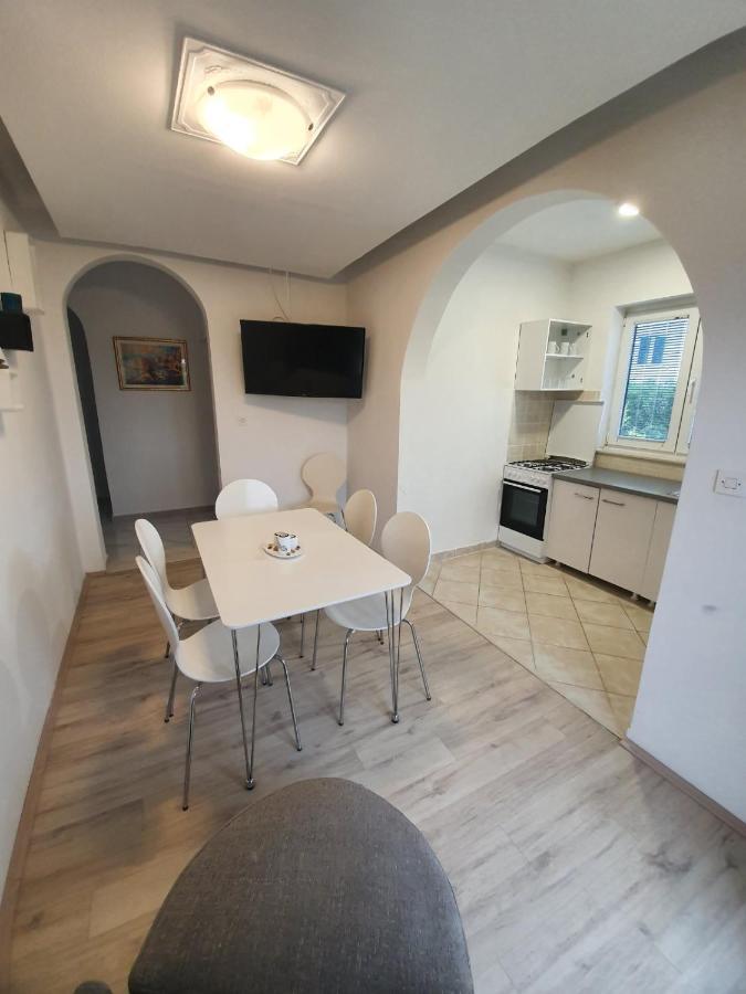 Brasina Apartment *